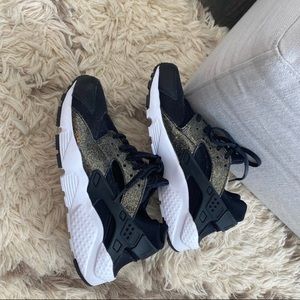 black and gold huraches 6.5y